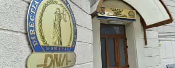 Doi notari publici, reţinuţi de procurori după ce ar fi eliberat certificate false de moştenitor
